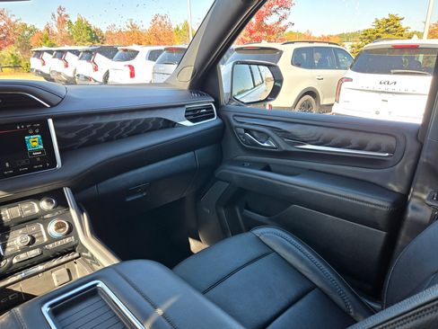 Used 2023 GMC Yukon Denali image 11