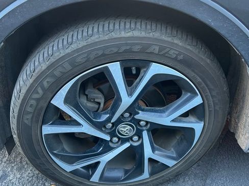 Used 2018 Toyota C-HR XLE FWD image 18