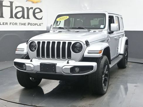 Used 2023 Jeep Wrangler Unlimited Sahara AWD/4WD image 3