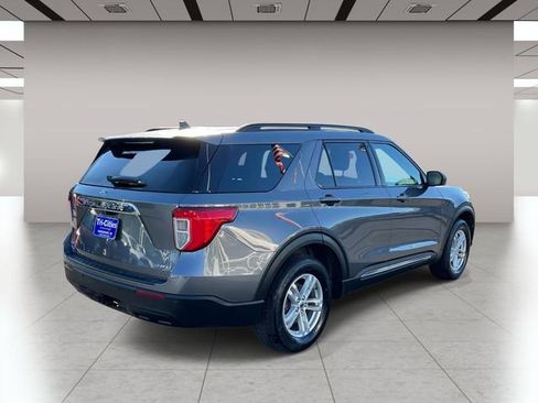 Used 2022 Ford Explorer XLT w/ Class IV Trailer Tow Package AWD/4WD image 3