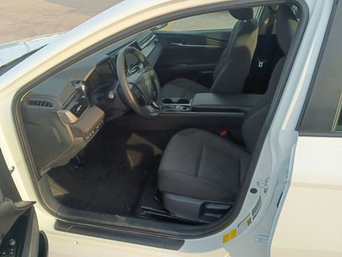 Used 2025 Toyota Camry LE image 3