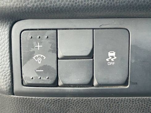 Used 2017 Kia Soul + FWD image 22