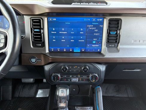 Used 2022 Ford Bronco Outer Banks AWD/4WD image 6