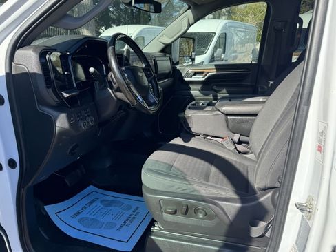 Used 2024 Chevrolet Silverado 2500 LT w/ Convenience Package image 7