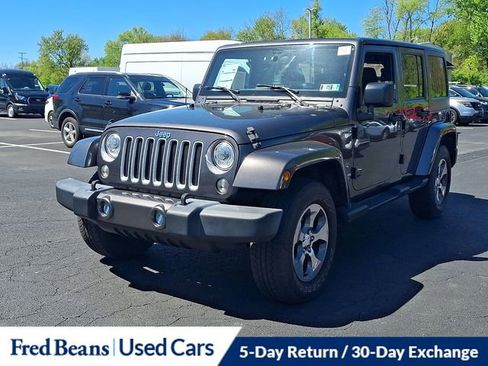 Used 2017 Jeep Wrangler Unlimited Sahara w/ Connectivity Group AWD/4WD image 4