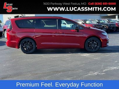 New 2026 Chrysler Pacifica Limited w/ S Appearance Package