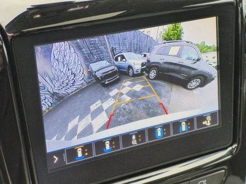 Used 2021 Chevrolet Traverse Premier FWD image 27
