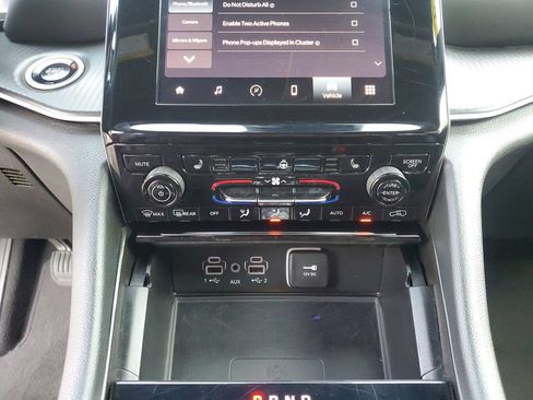 Used 2024 Jeep Grand Cherokee Altitude RWD image 31