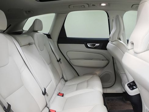 Certified 2025 Volvo XC60 B5 Ultra w/ Protection Package Premier AWD/4WD image 28