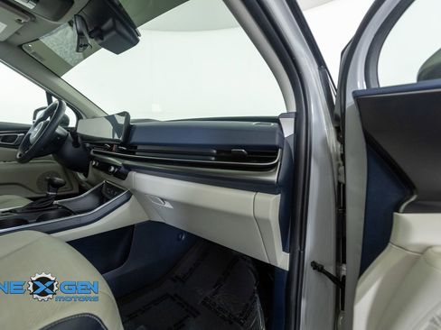 Used 2025 Kia Carnival SX Prestige FWD image 41