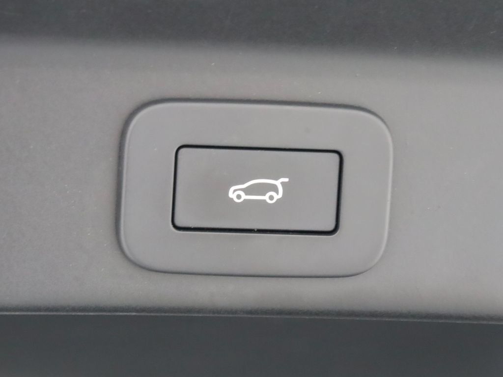 Used 2024 Jaguar F-PACE R-Dynamic S AWD/4WD image 36