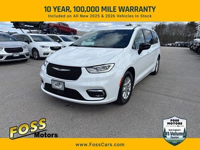 New 2026 Chrysler Pacifica Select