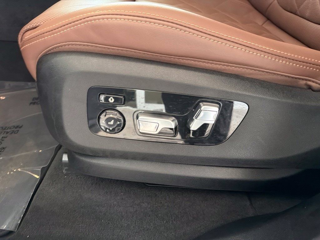 Used 2026 BMW X5 sDrive40i w/ M Sport Package RWD image 56