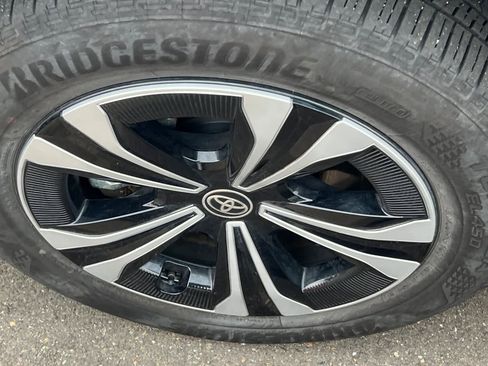 Used 2024 Toyota bZ4X XLE image 22