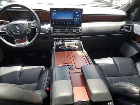 Certified 2024 Lincoln Navigator L Reserve AWD/4WD image 15