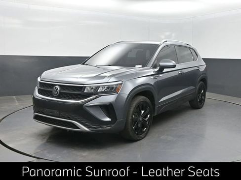 Used 2022 Volkswagen Taos SE w/ Panoramic Sunroof Package AWD/4WD image 1