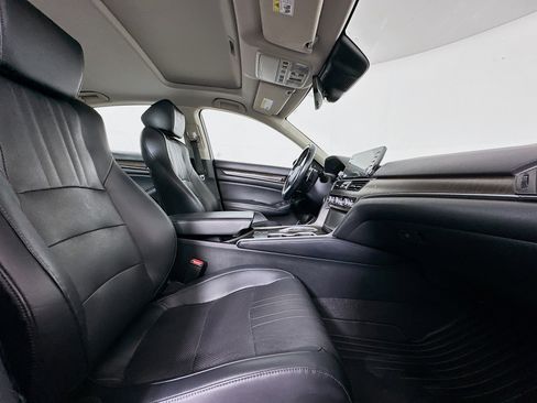Used 2018 Honda Accord Touring image 32