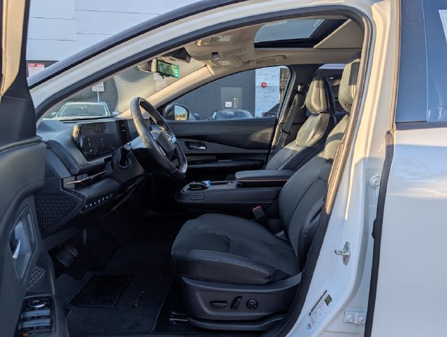 Used 2024 Nissan Ariya FWD image 12