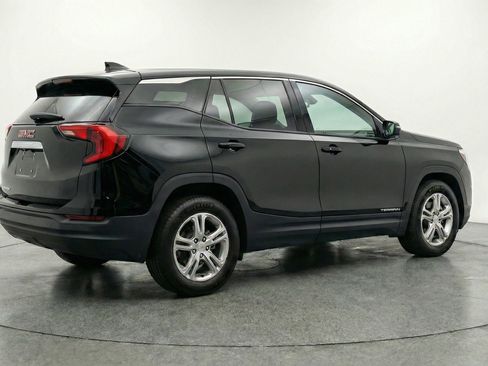 Used 2024 GMC Terrain SLE image 9