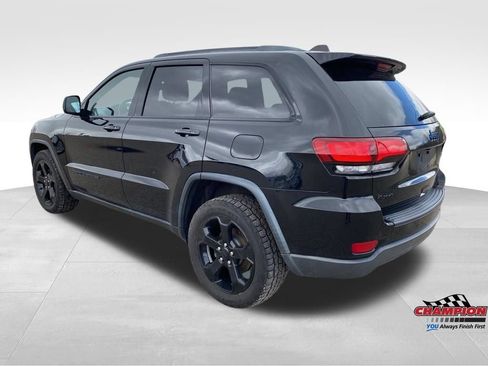 Used 2018 Jeep Grand Cherokee Laredo AWD/4WD image 3