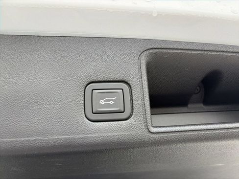 Used 2024 GMC Terrain SLT FWD image 15
