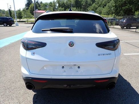 New 2025 Alfa Romeo Stelvio Sprint image 4