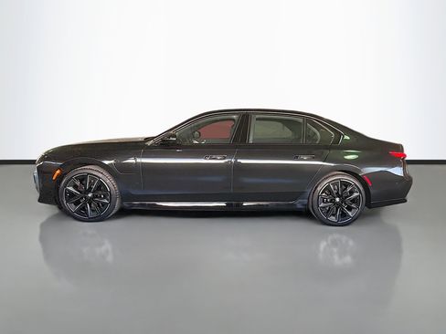 New 2026 BMW 750e xDrive image 2