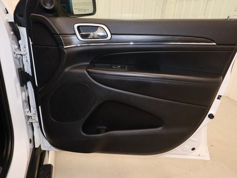 Used 2020 Jeep Grand Cherokee Limited image 20