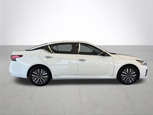 Certified 2025 Nissan Altima 2.5 SV FWD image 7