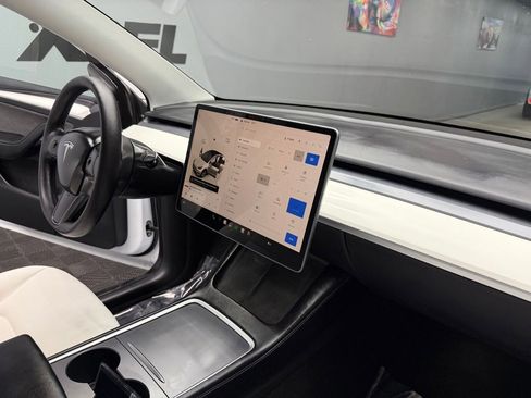 Used 2022 Tesla Model Y Long Range AWD/4WD image 48