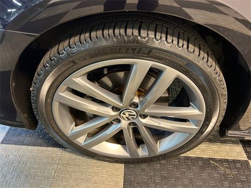 Used 2018 Volkswagen Passat 2.0T R-Line image 8