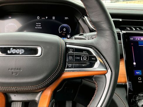 Used 2025 Jeep Grand Cherokee L Summit AWD/4WD image 25