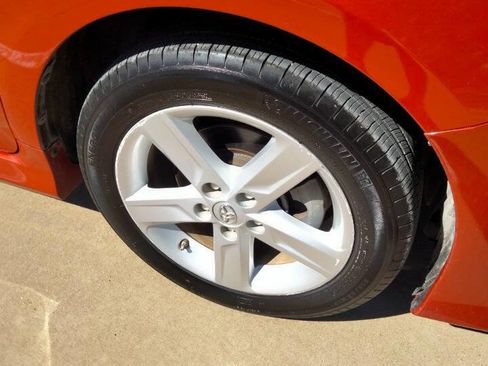 Used 2014 Toyota Camry SE image 25