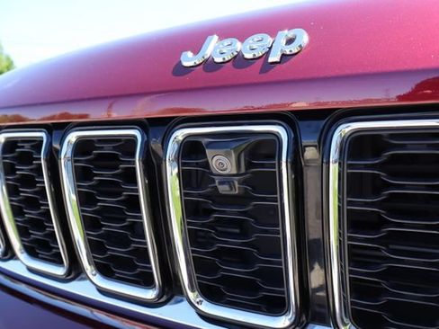 Used 2023 Jeep Grand Cherokee L Limited w/ Luxury Tech Group II AWD/4WD image 7