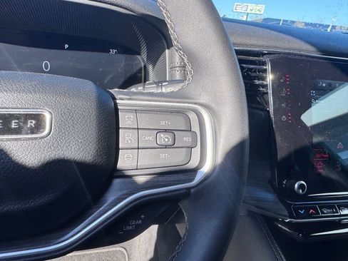 Used 2023 Jeep Wagoneer L Series II image 16