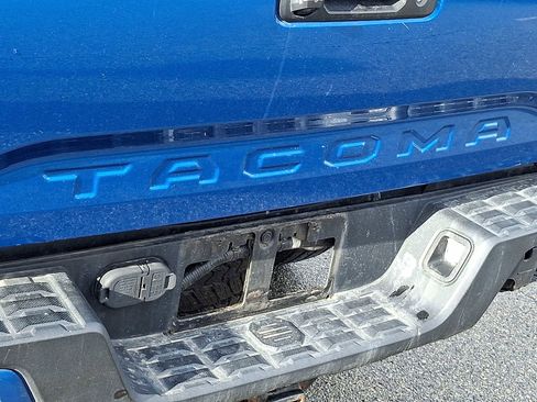 Used 2018 Toyota Tacoma TRD Sport image 30