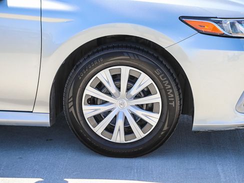 Used 2022 Toyota Camry LE FWD image 10