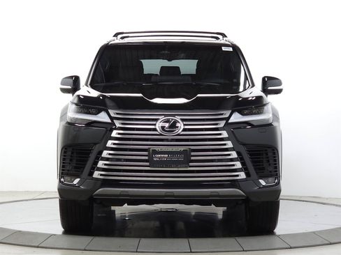 Used 2025 Lexus LX 600 4WD w/ Accessory Package (2T) image 2