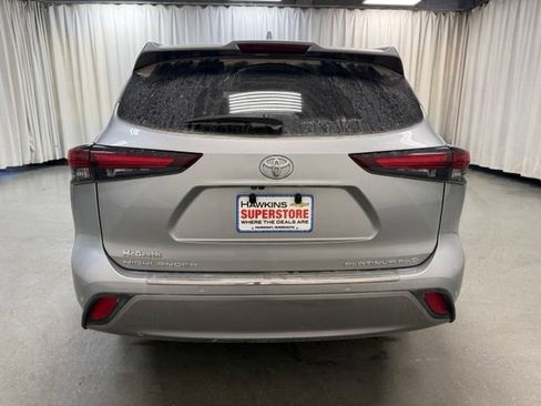 Used 2024 Toyota Highlander Platinum AWD/4WD image 6