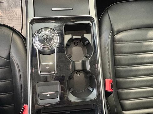 Used 2020 Ford Edge SEL w/ Cold Weather Package AWD/4WD image 17