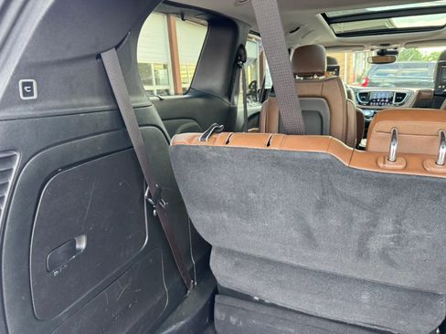 Used 2018 Chrysler Pacifica Limited w/ Tire & Wheel Group FWD image 35