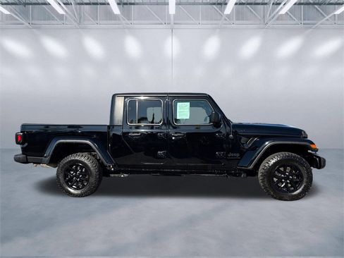 Used 2022 Jeep Gladiator Sport image 3