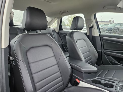 Used 2024 Volkswagen Jetta SE image 30