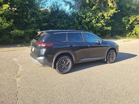 Used 2023 Nissan Rogue S AWD/4WD image 14