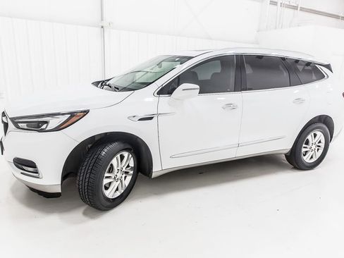 Used 2020 Buick Enclave Essence w/ Sound and Sites Package image 3