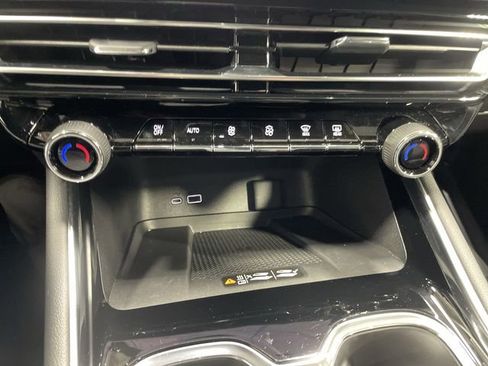 Used 2025 Chevrolet Traverse High Country image 19