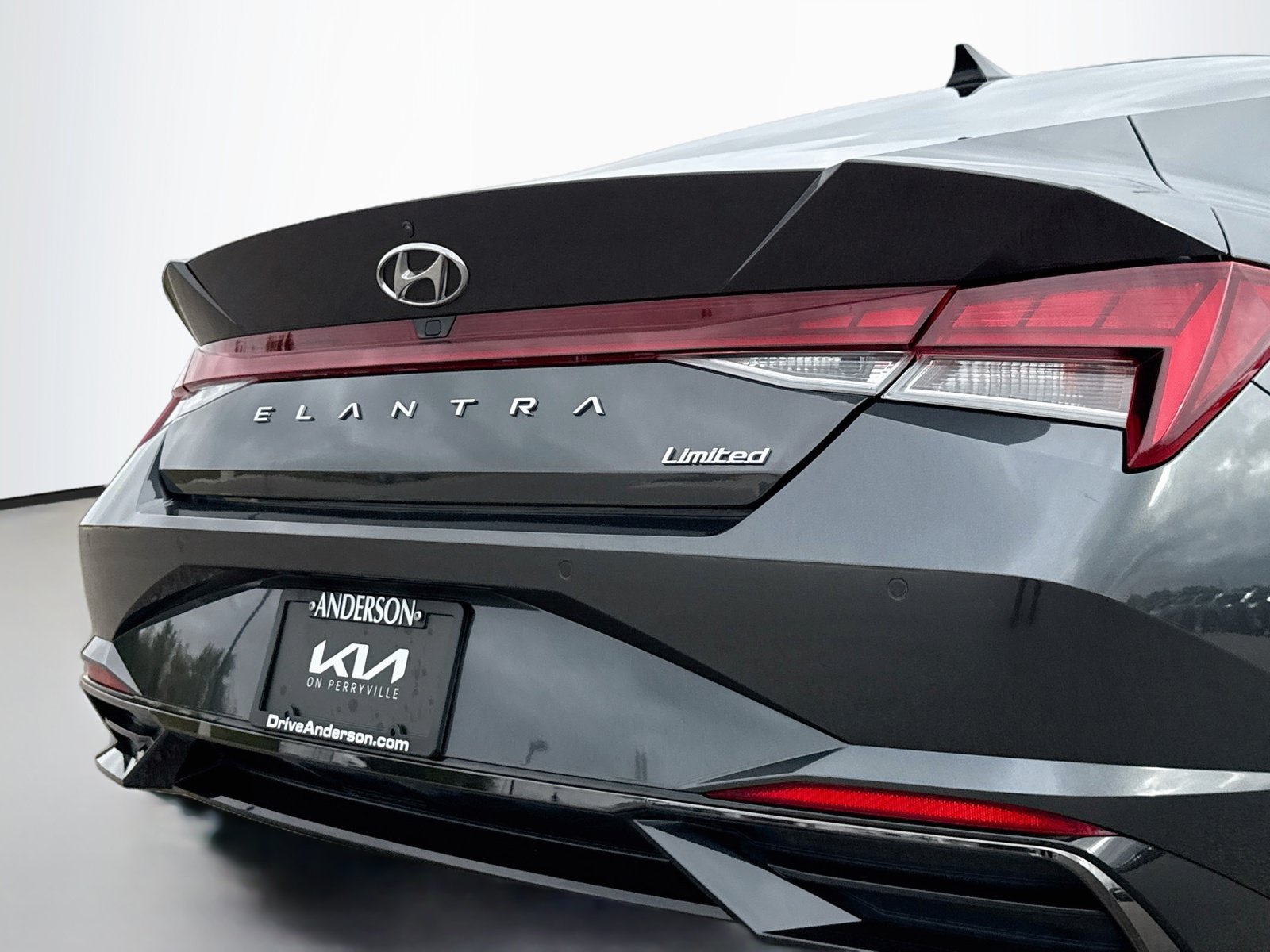 Used 2021 Hyundai Elantra Limited w/ Cargo Package FWD image 6