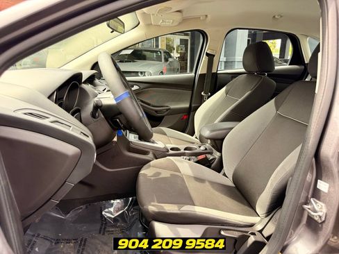 Used 2014 Ford Focus SE FWD image 19