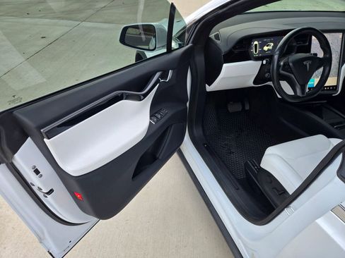 Used 2019 Tesla Model X Long Range image 10