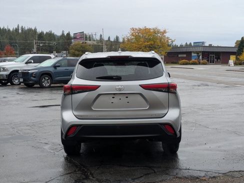 Used 2023 Toyota Highlander XLE image 7